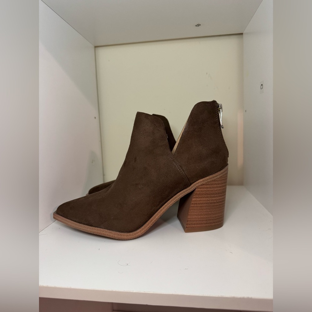 Brown Suede Ankle Boots Size 8 NWOT